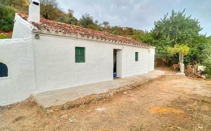 Vista exterior de Finca rústica en venda en Comares amb Jardí privat