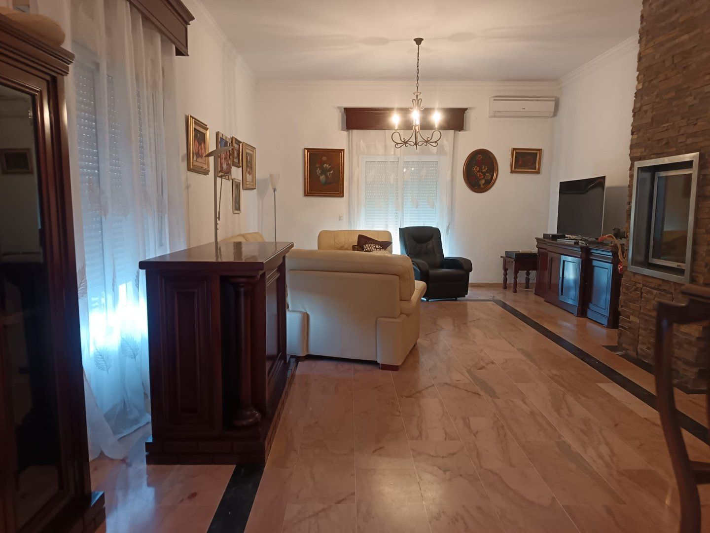 Sala de estar de Casa o chalet en venta en Valencina de la Concepción con Aire acondicionado, Terraza y Piscina