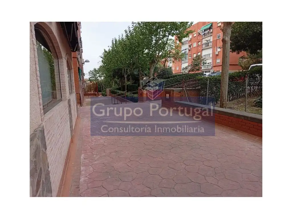 Aparcament de Local de lloguer en Madrid amb Aire condicionat