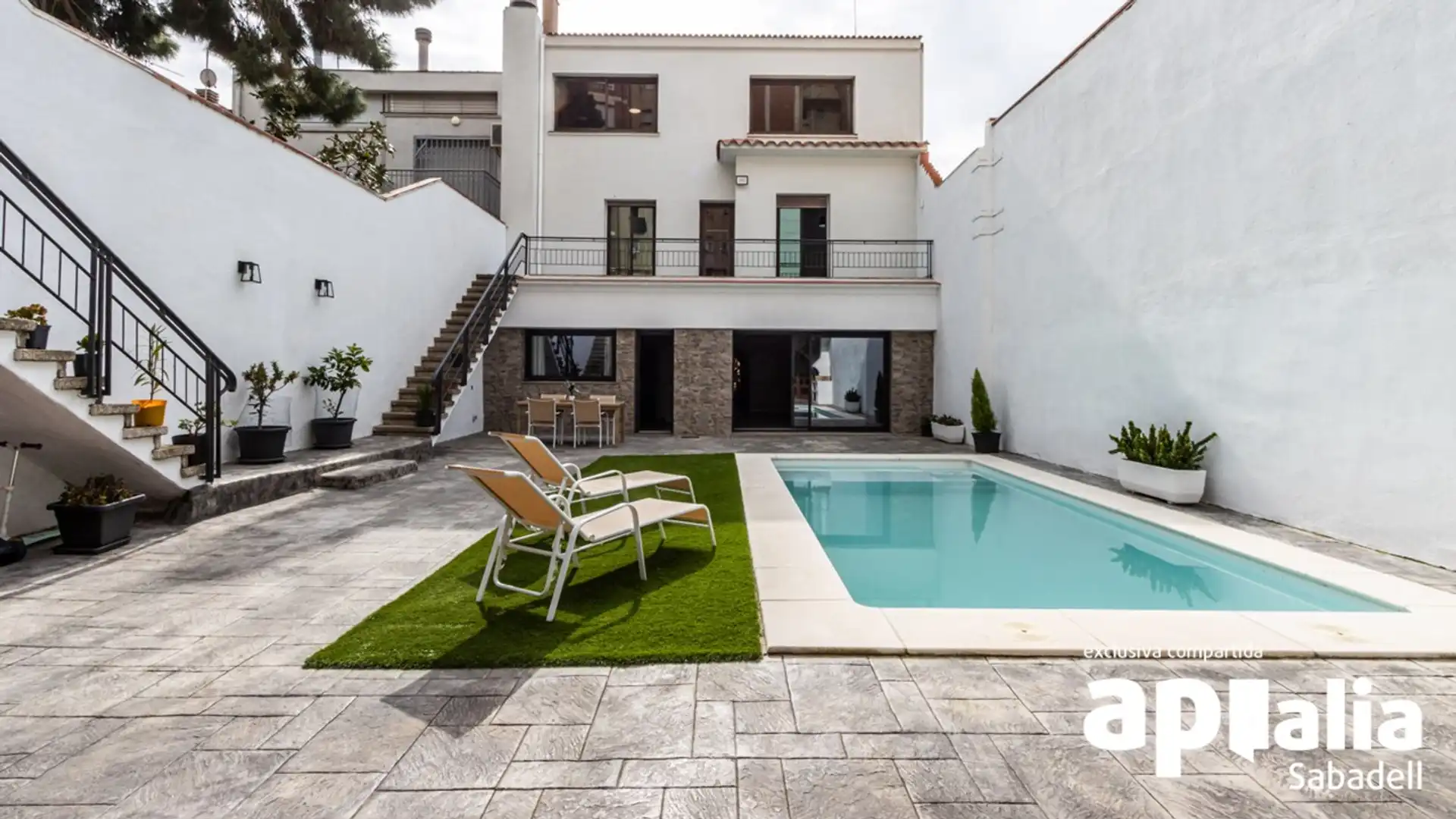 Vista exterior de Casa o chalet en venta en Sabadell con Aire acondicionado, Calefacción y Jardín privado