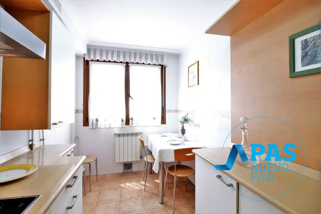 Küche von Wohnung zum Verkauf in Santander mit Heizung und Abstellraum