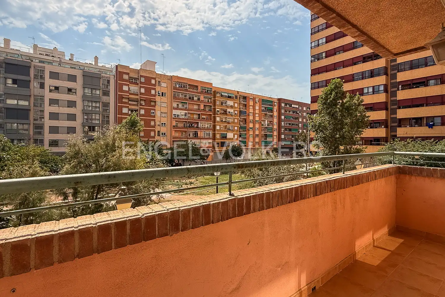 Exterior view of Flat for rent in  Valencia Capital  with Air Conditioner, Heating and Terrace