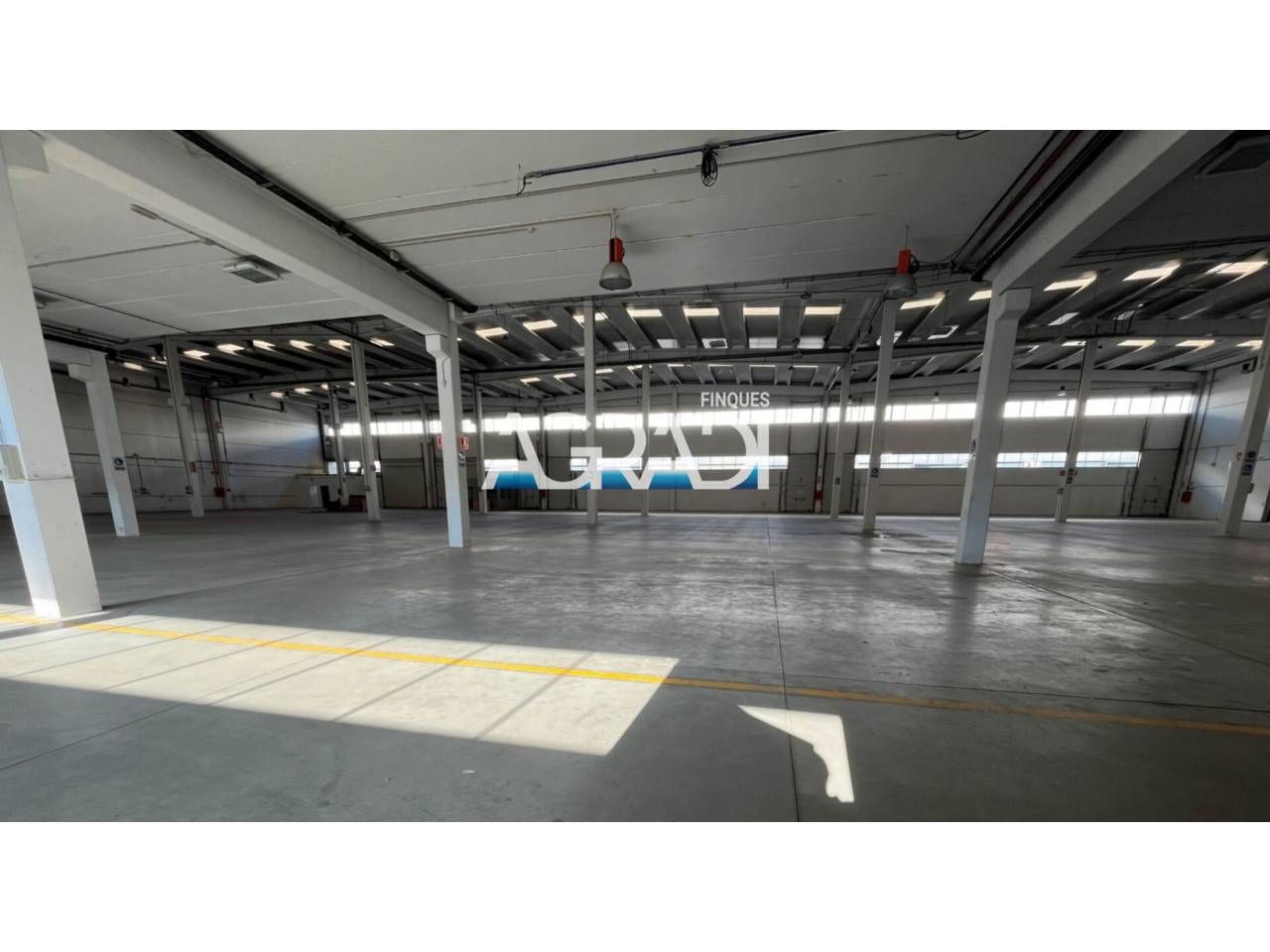 Parking de Nave industrial de alquiler en Llinars del Vallès