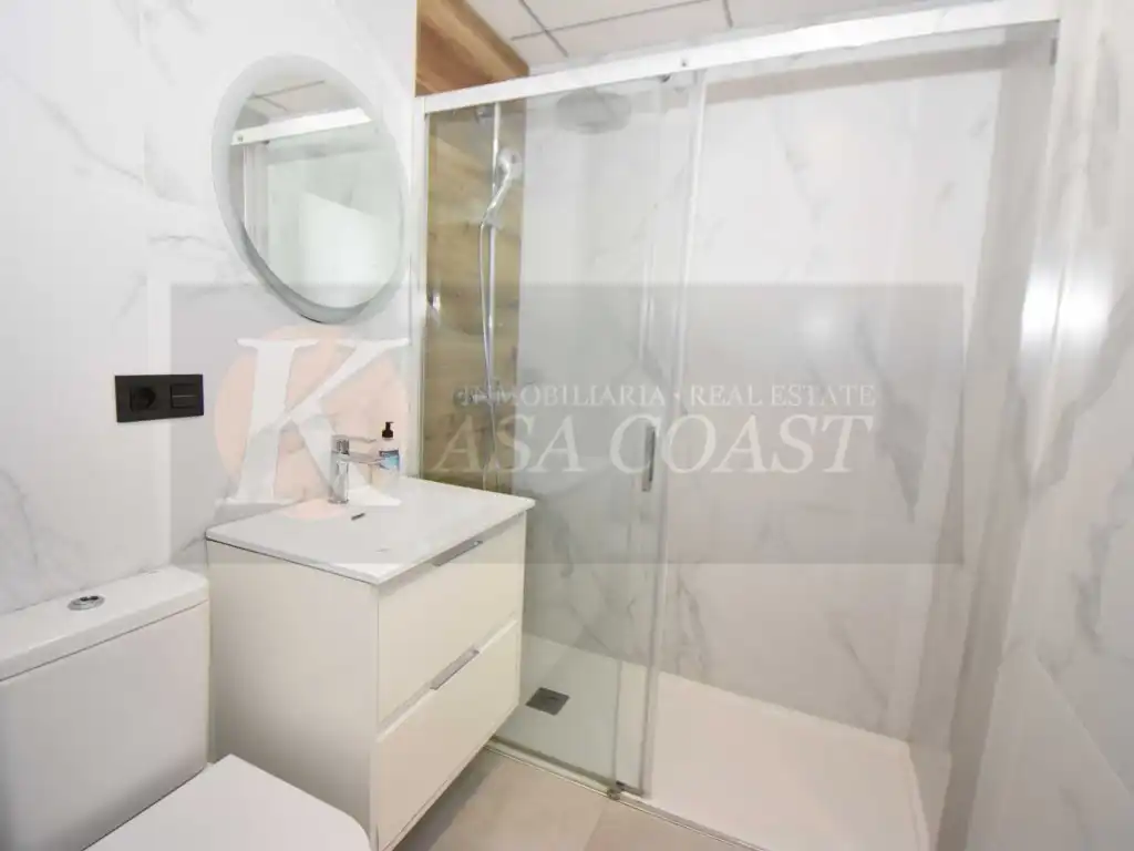 Baño de Piso en venta en Fuengirola con Aire acondicionado, Terraza y Balcón