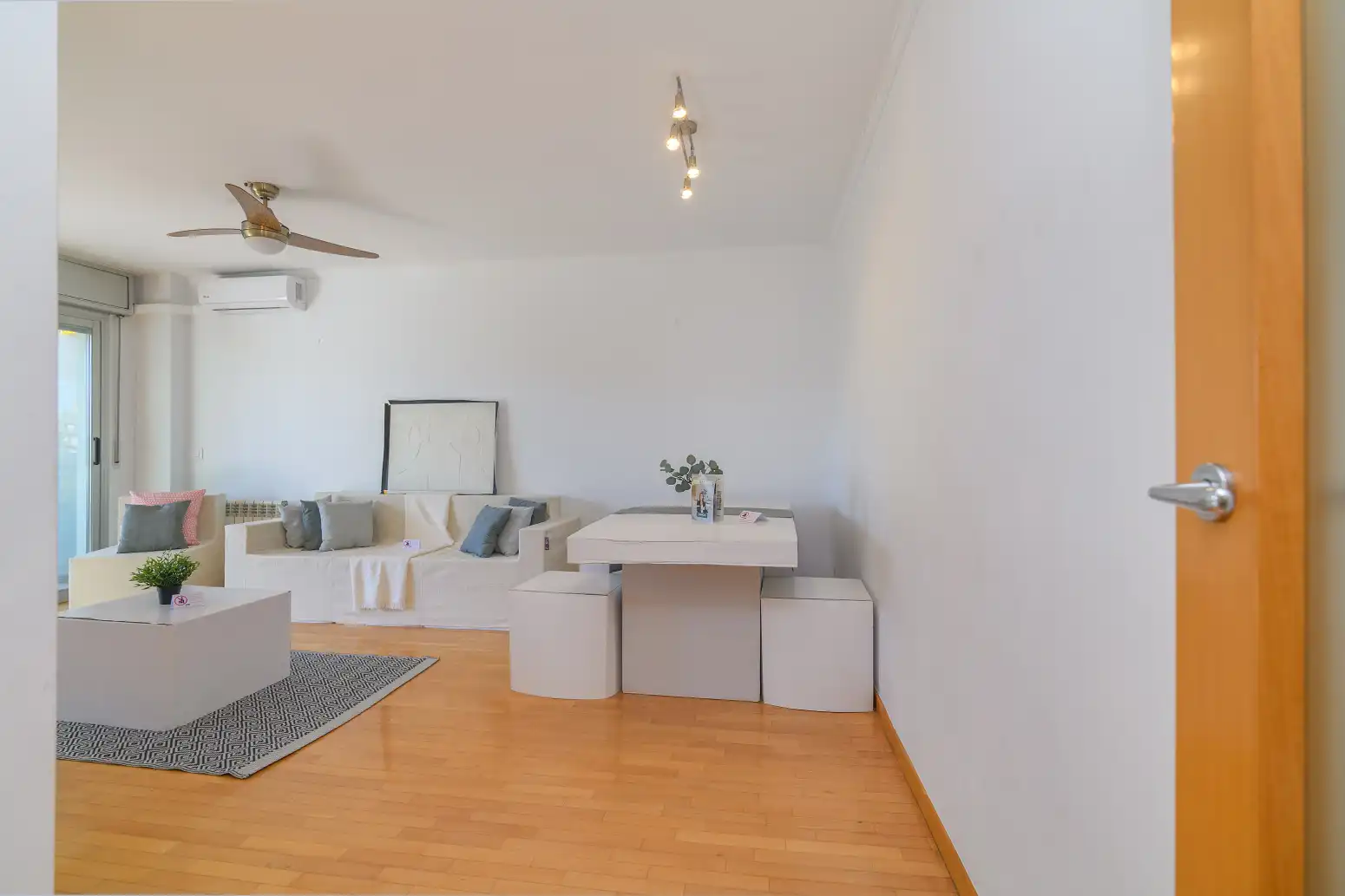 Sala de estar de Piso en venta en Viladecans con Calefacción, Jardín privado y Parquet