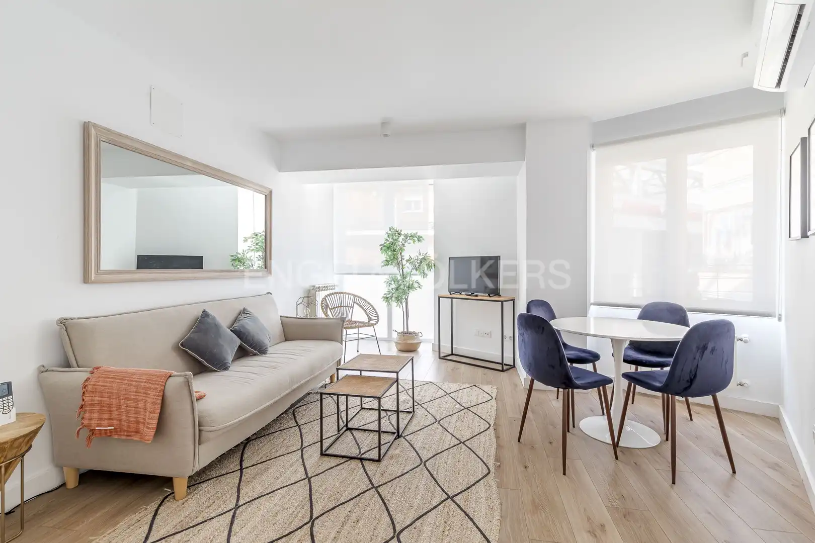 Sala d'estar de Planta baixa de lloguer en Madrid amb Aire condicionat, Calefacció i Moblat