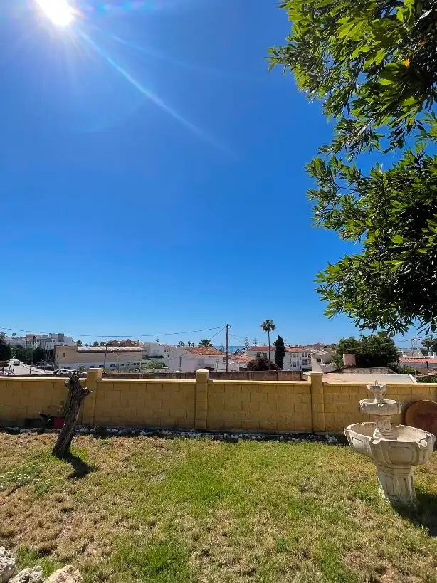 Vista exterior de Casa o xalet en venda en Vélez-Málaga amb Aire condicionat, Calefacció i Jardí privat