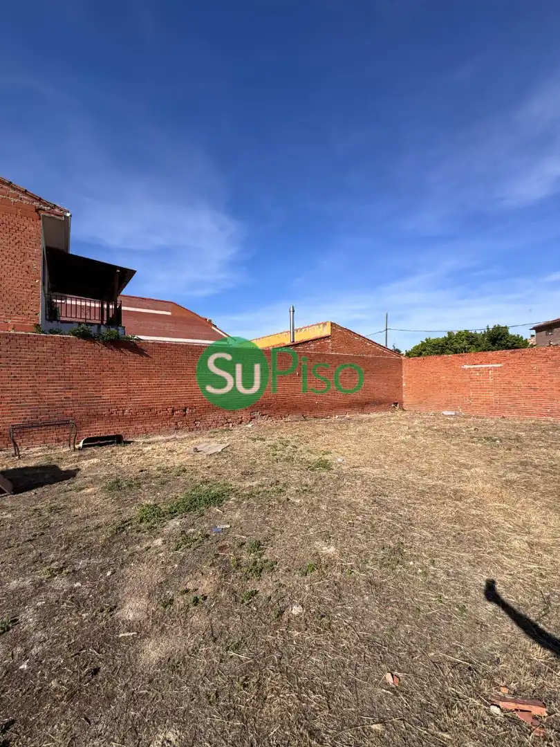 Terreno residencial en venta en Calle Guadilla 4B