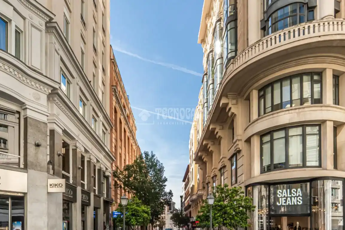 Vista exterior de Piso en venta en Madrid