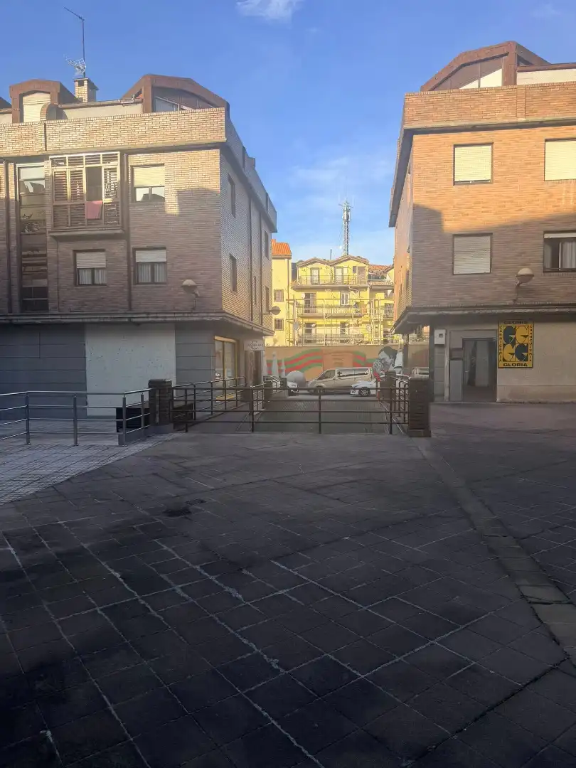 Vista exterior de Garaje en venta en Torrelavega 