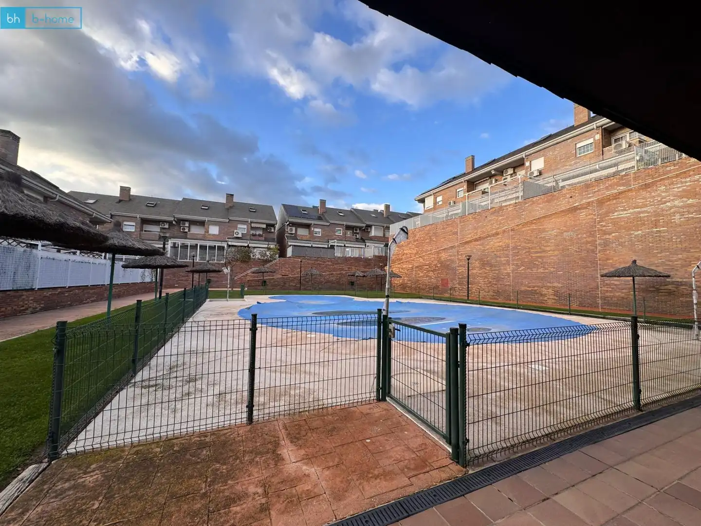 Piscina de Casa adosada en venda en Villanueva del Pardillo