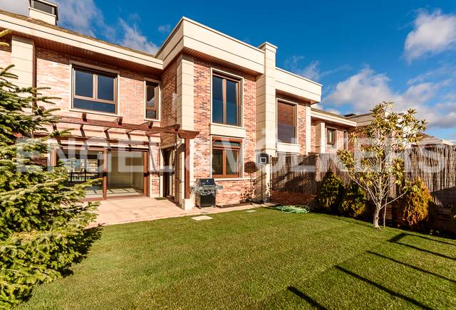 Casa-chalet en Alquiler en Flauta Mágica en Zona Monte El Pilar