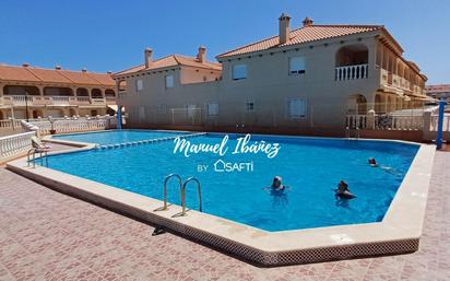 Piscina de Casa adosada en venda en La Manga del Mar Menor amb Aire condicionat, Terrassa i Balcó