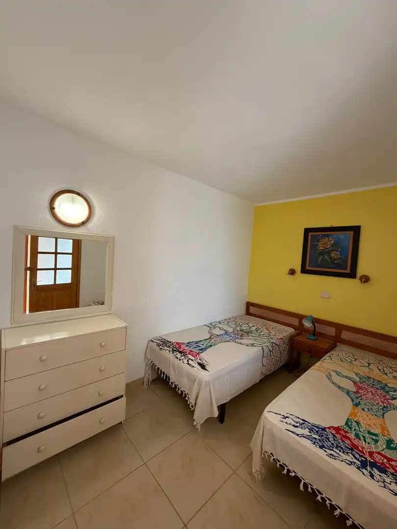 Habitación de Apartamento en venta en San Bartolomé de Tirajana con Amueblado y Piscina comunitaria