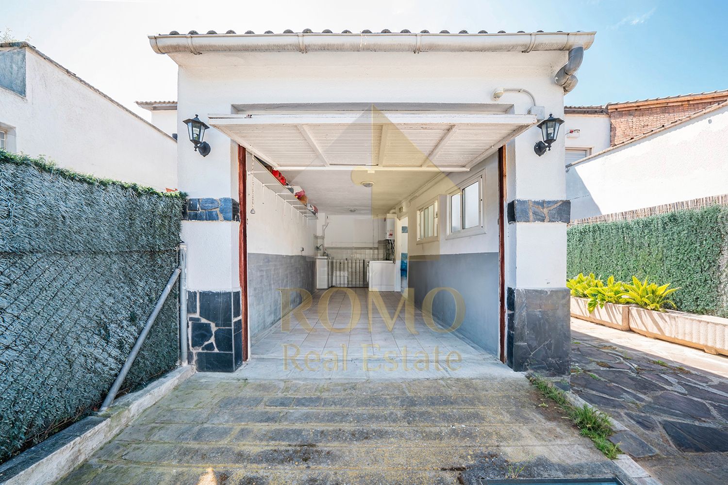 Exterior view of Single-family semi-detached for sale in Santa Perpètua de Mogoda  with Air Conditioner, Heating and Terrace