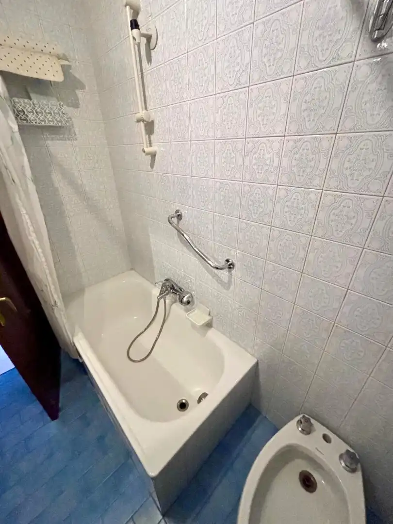 Baño de Piso en venta en Gijón  con Calefacción, Parquet y Amueblado