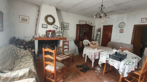 FINCA CON NAVE DE APEROS Y BALSA A 1KM. DE GUADIX