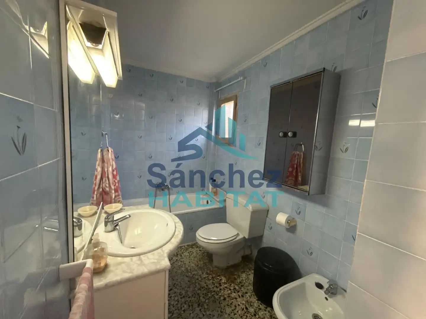 Bathroom of Houses for sale in Chelva  with Private garden, Terrace and Storage room
