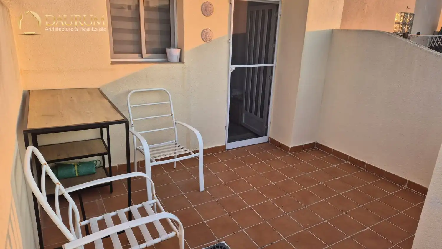 Terrasse von Einfamilien-Reihenhaus zum Verkauf in Santa Pola mit Klimaanlage, Heizung und Terrasse