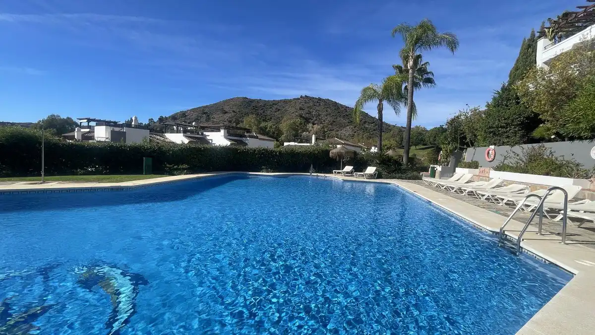 Piscina de Ático en venta en Benahavís con Aire acondicionado, Terraza y Amueblado