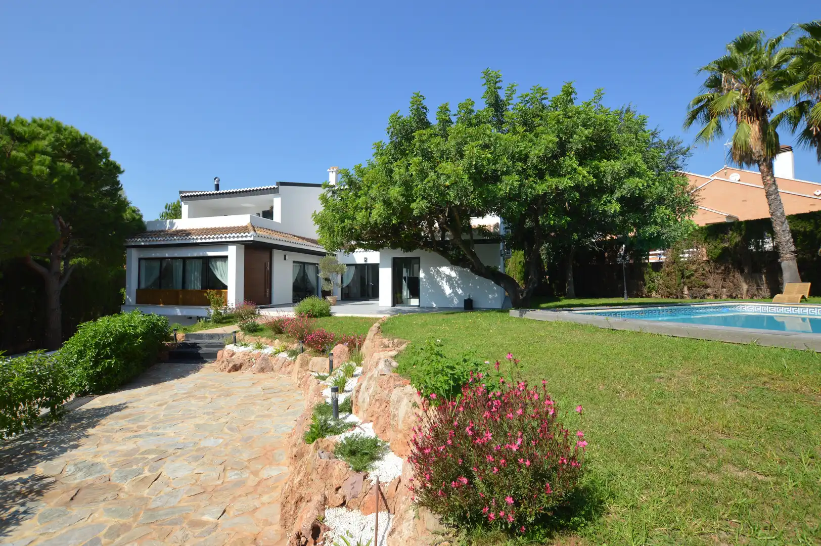 Chalet con terraza en venta en Alfinach - Los Monasterios