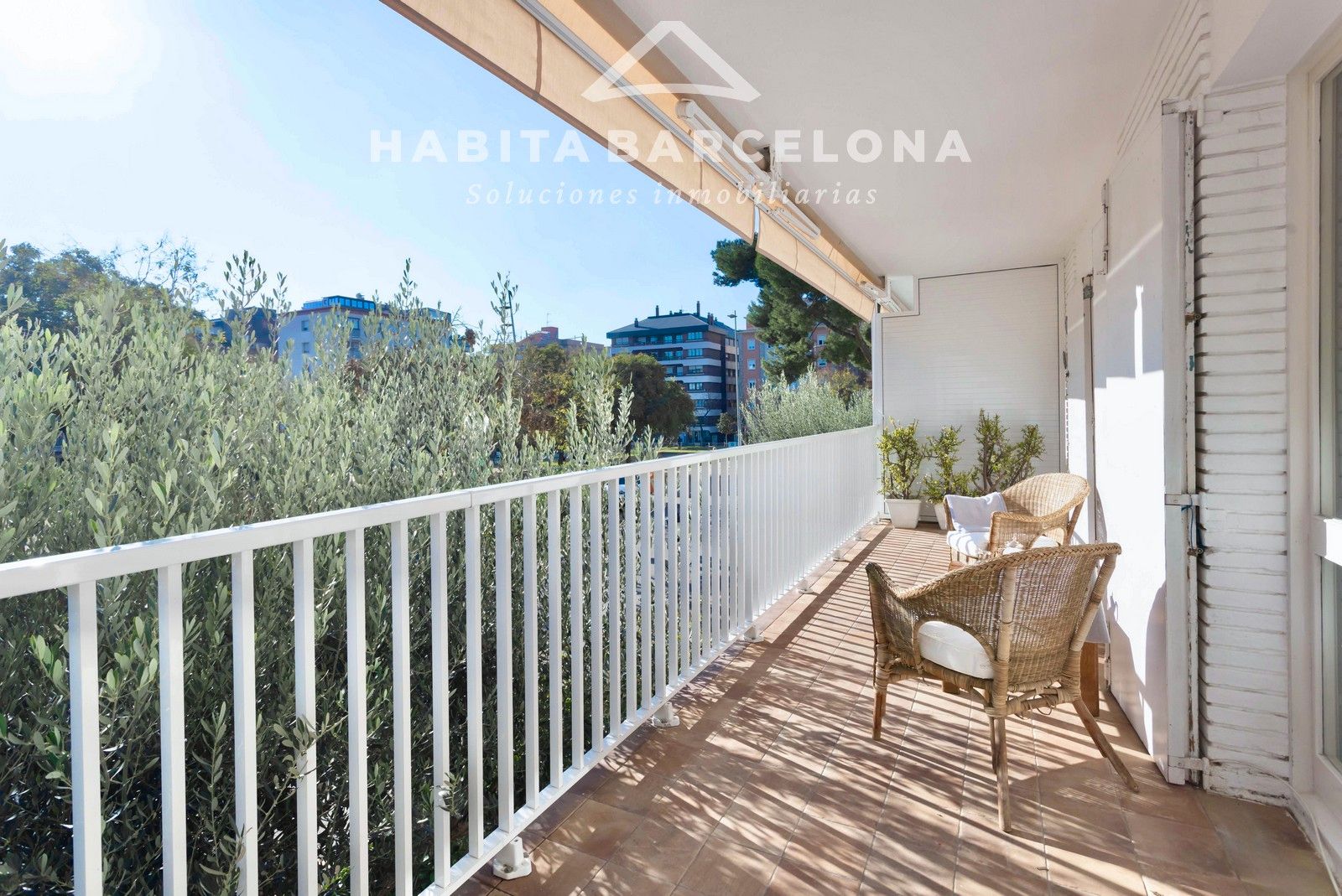 Exterior view of Flat for sale in  Barcelona Capital  with Heating, Parquet flooring and Terrace