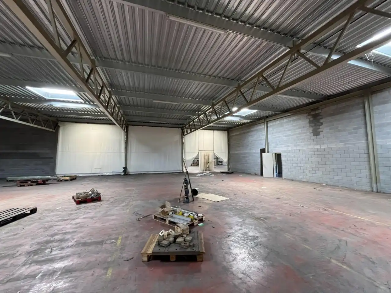 Nave industrial en venta en Manlleu con Alarma