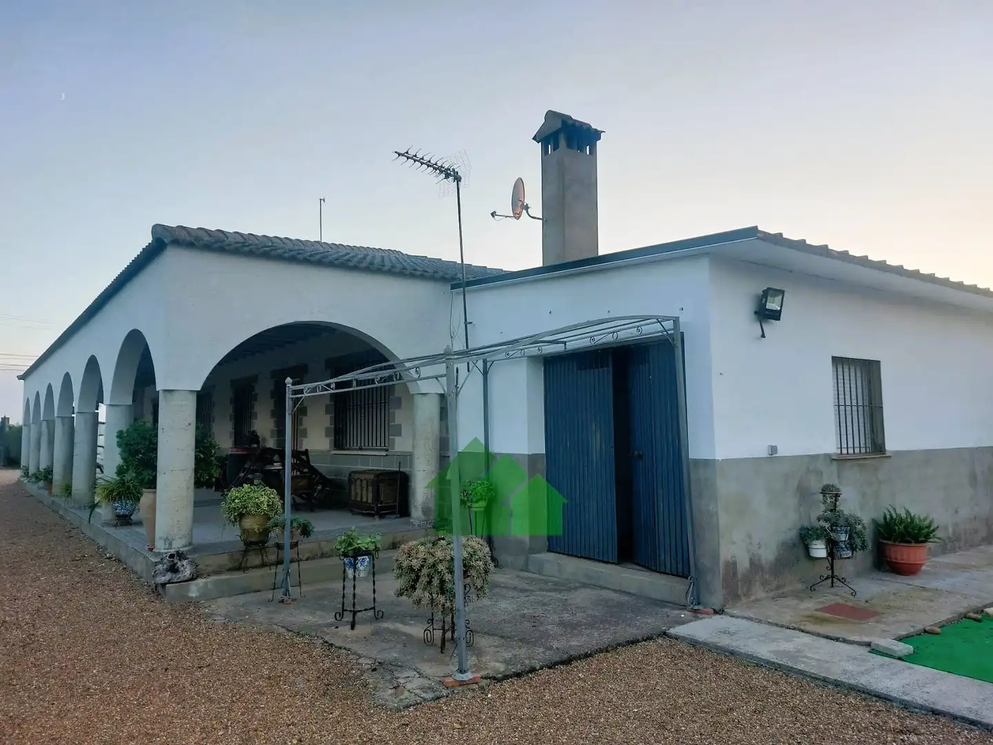 Vista exterior de Casa o xalet en venda en Montijo amb Traster, Piscina i TV