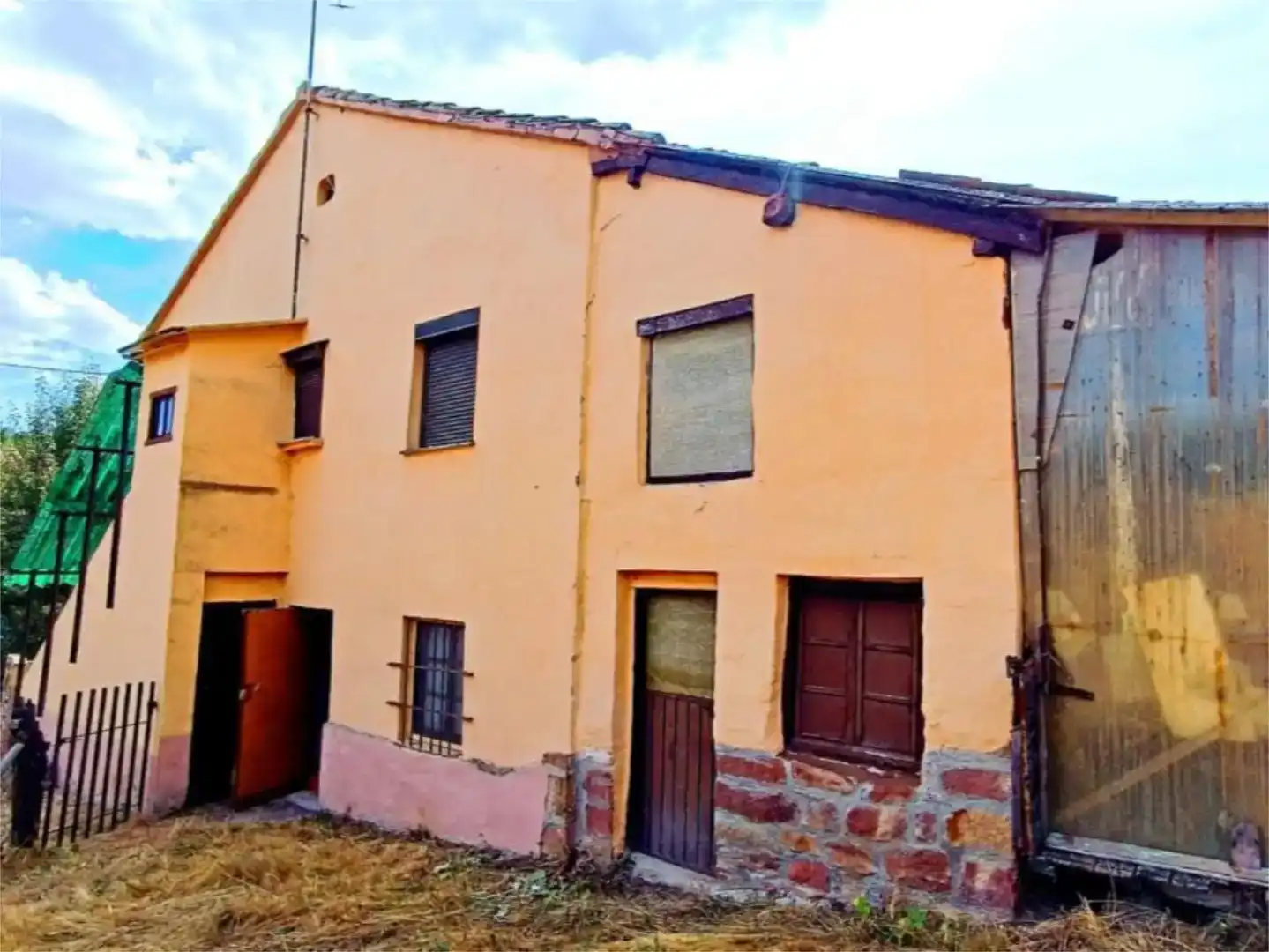 Vista exterior de Pis en venda en Cervera de Pisuerga amb Jardí privat, Parquet i Traster