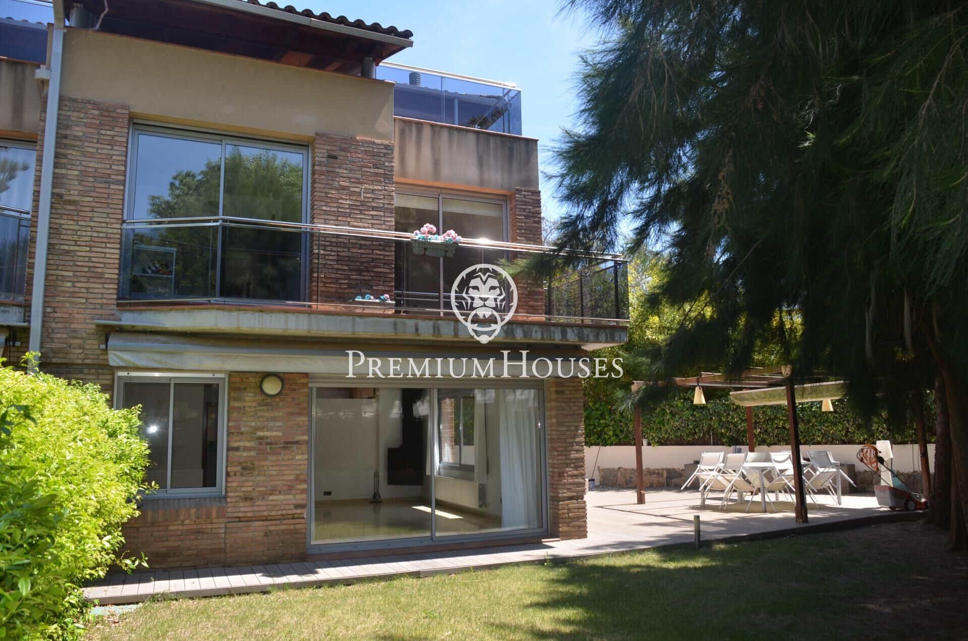 Single-family semi-detached to rent in Cabrils