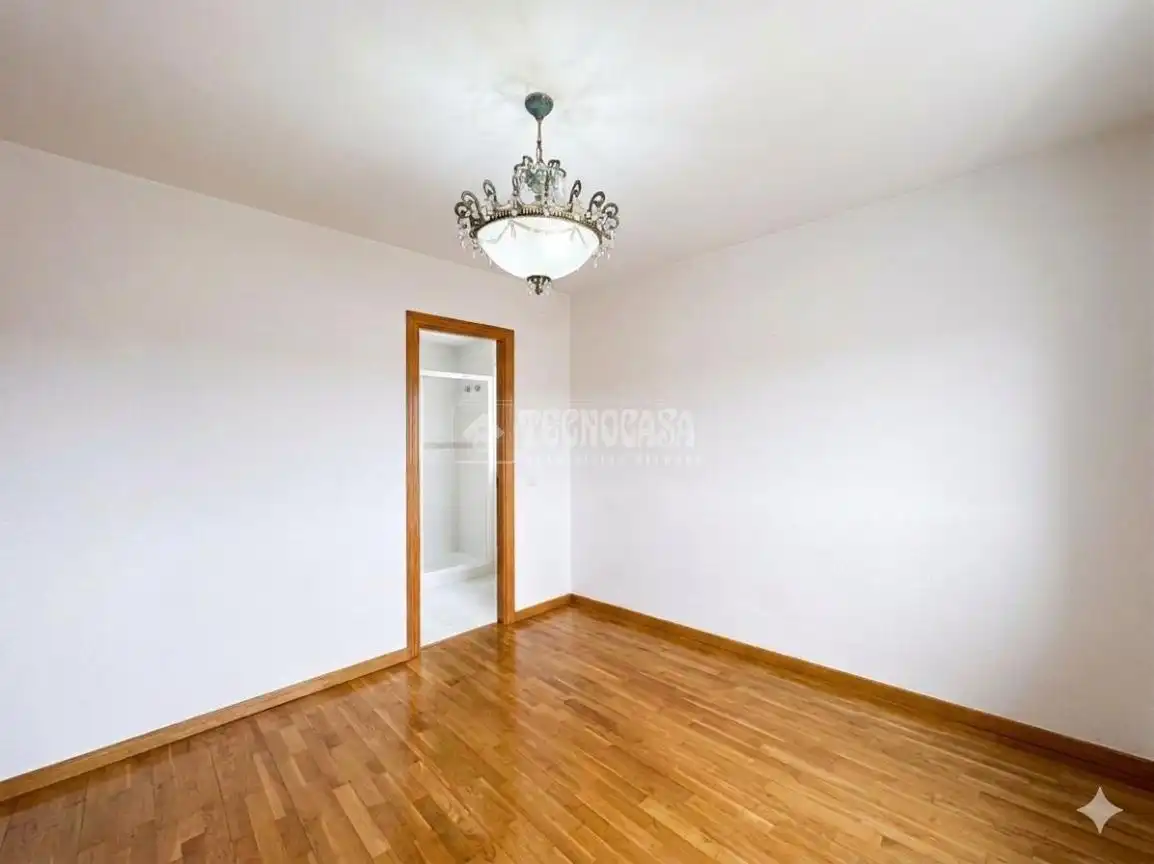 Schlafzimmer von Wohnung zum Verkauf in Cuenca mit Privatgarten, Terrasse und Balkon