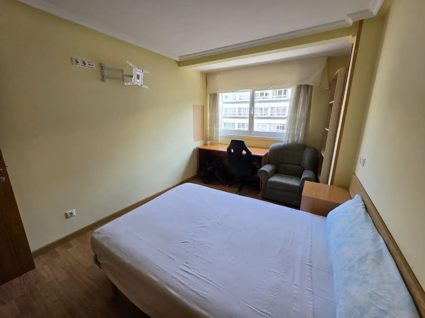 Habitación de Piso para compartir en A Coruña Capital  con Amueblado