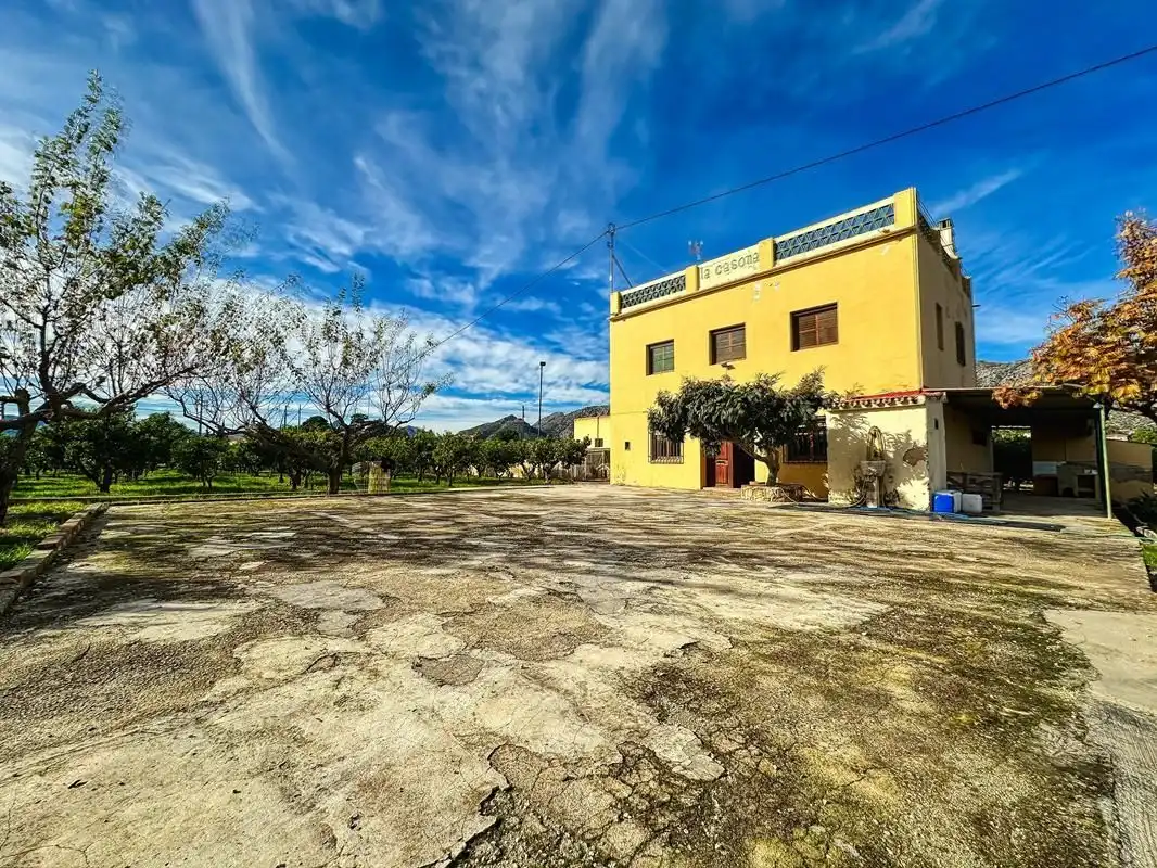 Vista exterior de Casa o xalet en venda en Beniarbeig amb Jardí privat, Terrassa i Traster
