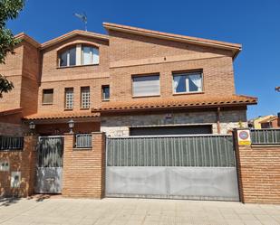 Vista exterior de Casa adosada en venda en Bellpuig amb Aire condicionat i Traster