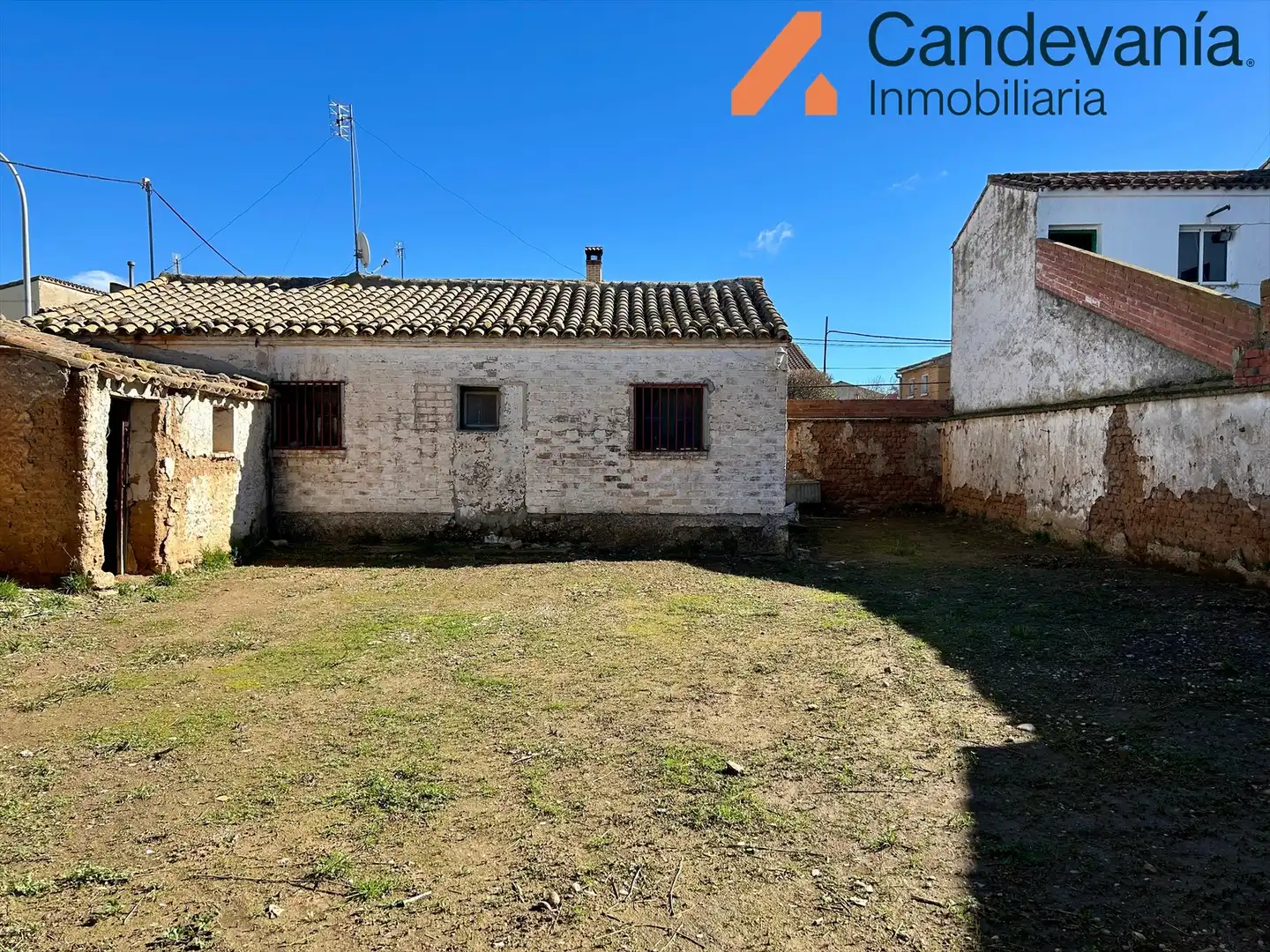 Casa o xalet en venda en Zuera amb Jardí privat