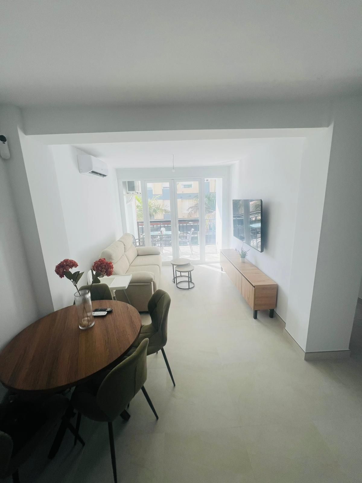 Living room of Flat to rent in Vélez-Málaga  with Air Conditioner, Terrace and Furnished