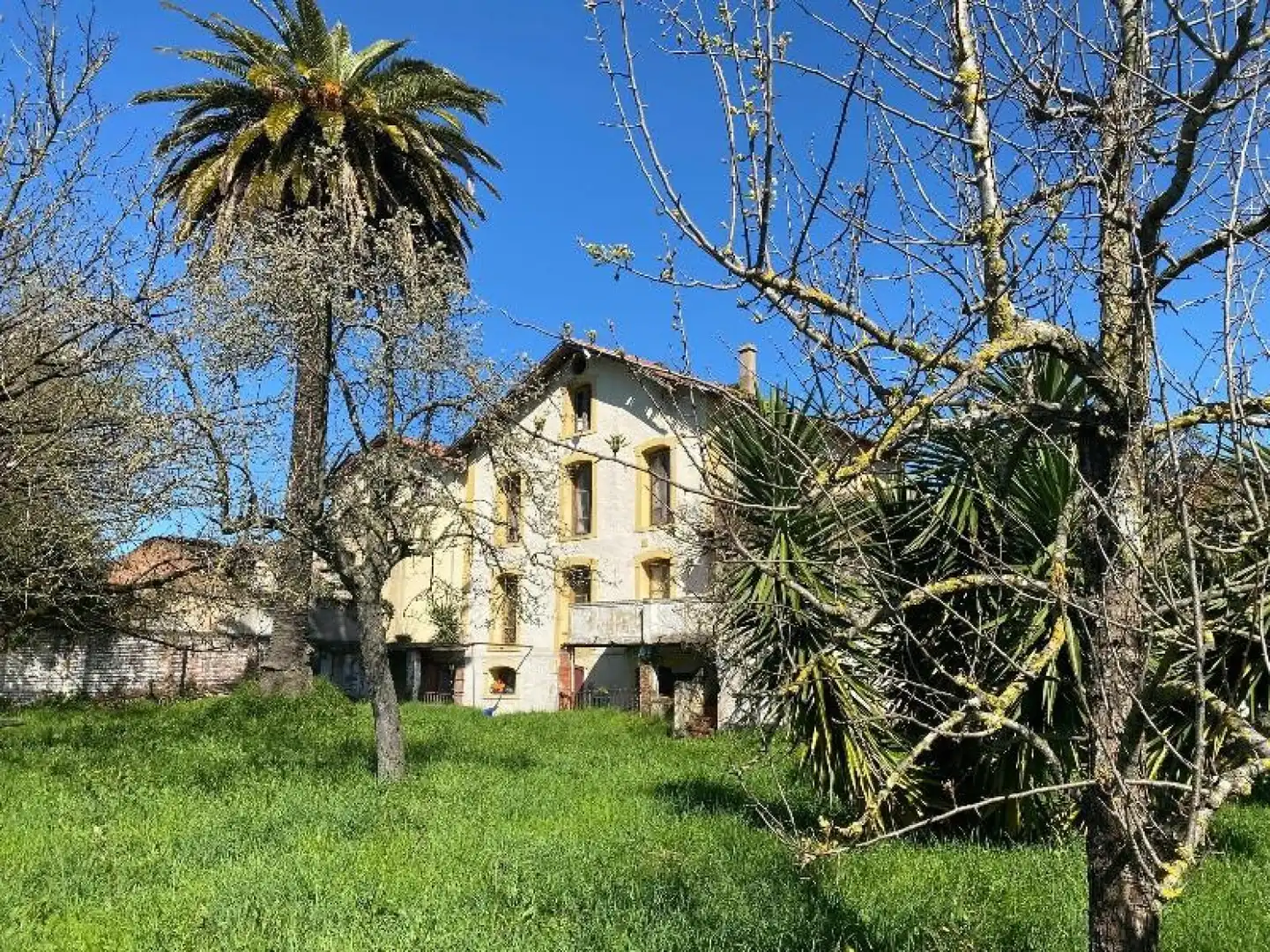 Vista exterior de Casa o chalet en venta en Torrelavega  con Calefacción, Jardín privado y Terraza