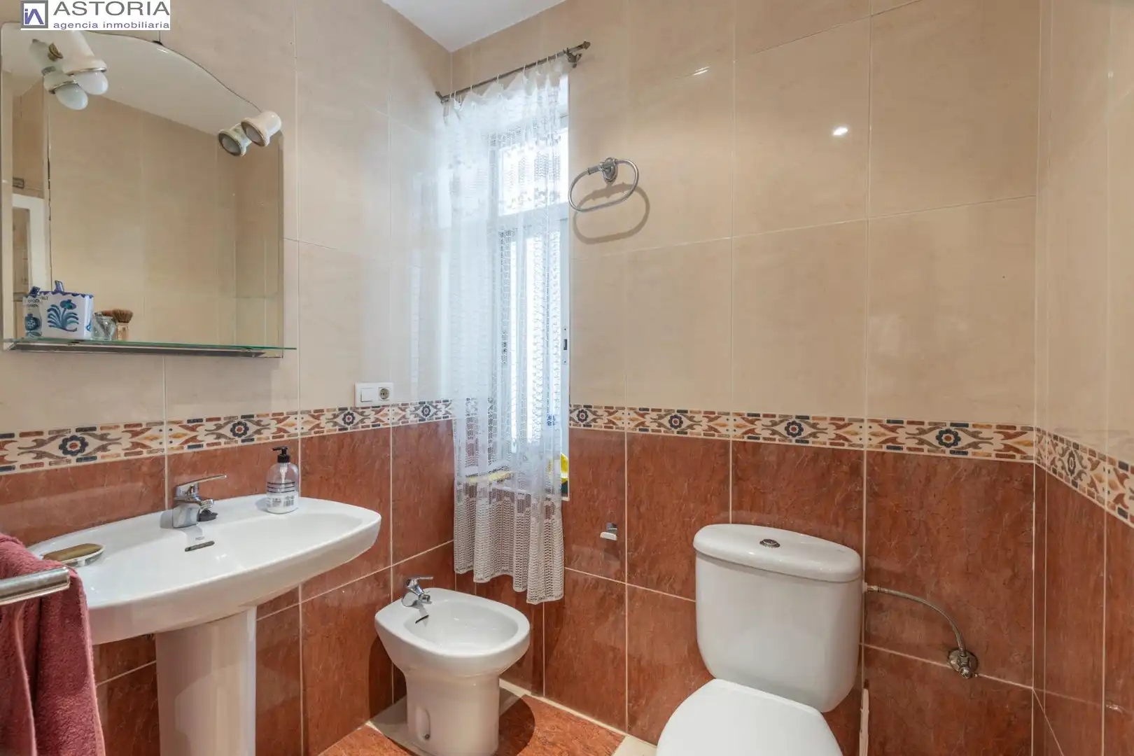 Badezimmer von Wohnung zum Verkauf in Granada mit Klimaanlage und Heizung