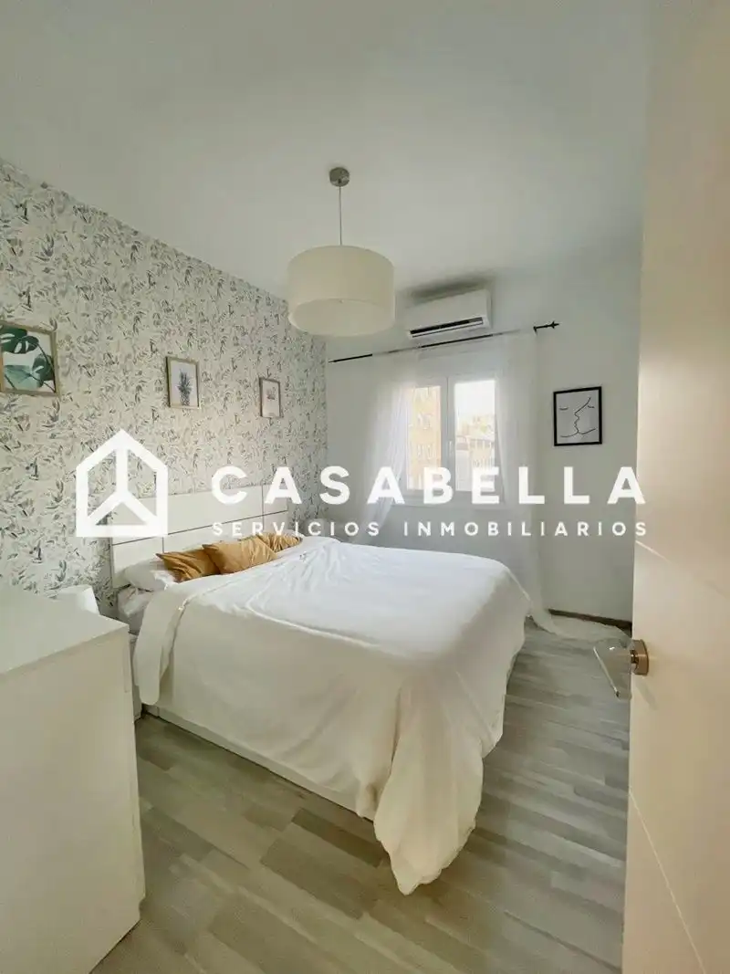 Bedroom of Flat for sale in Valencia  with Air Conditioner, Heating and Terrace