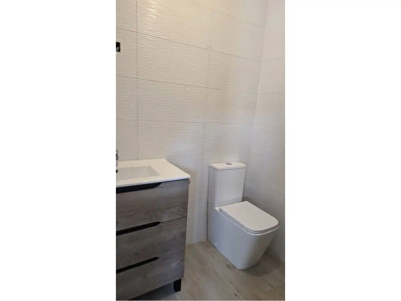 Baño de Casa adosada en venta en Vilagarcía de Arousa con Calefacción, Terraza y Amueblado