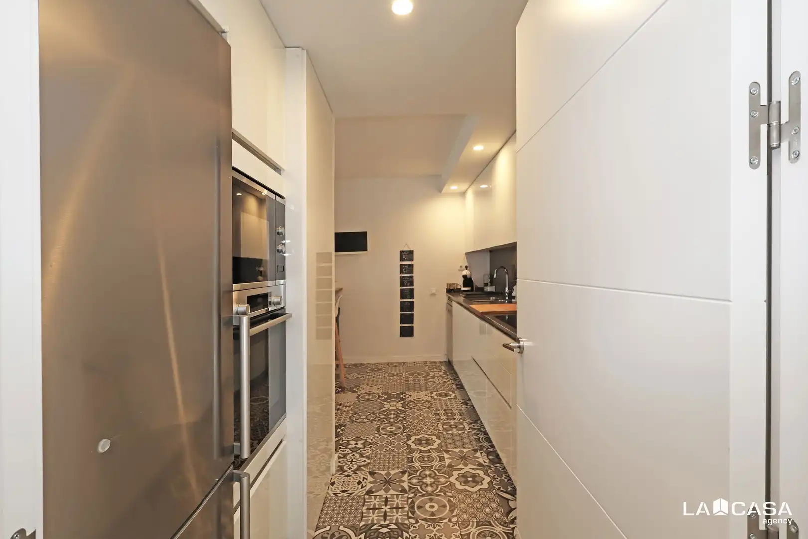 Kitchen of Flat for sale in L'Hospitalet de Llobregat  with Terrace and Swimming Pool