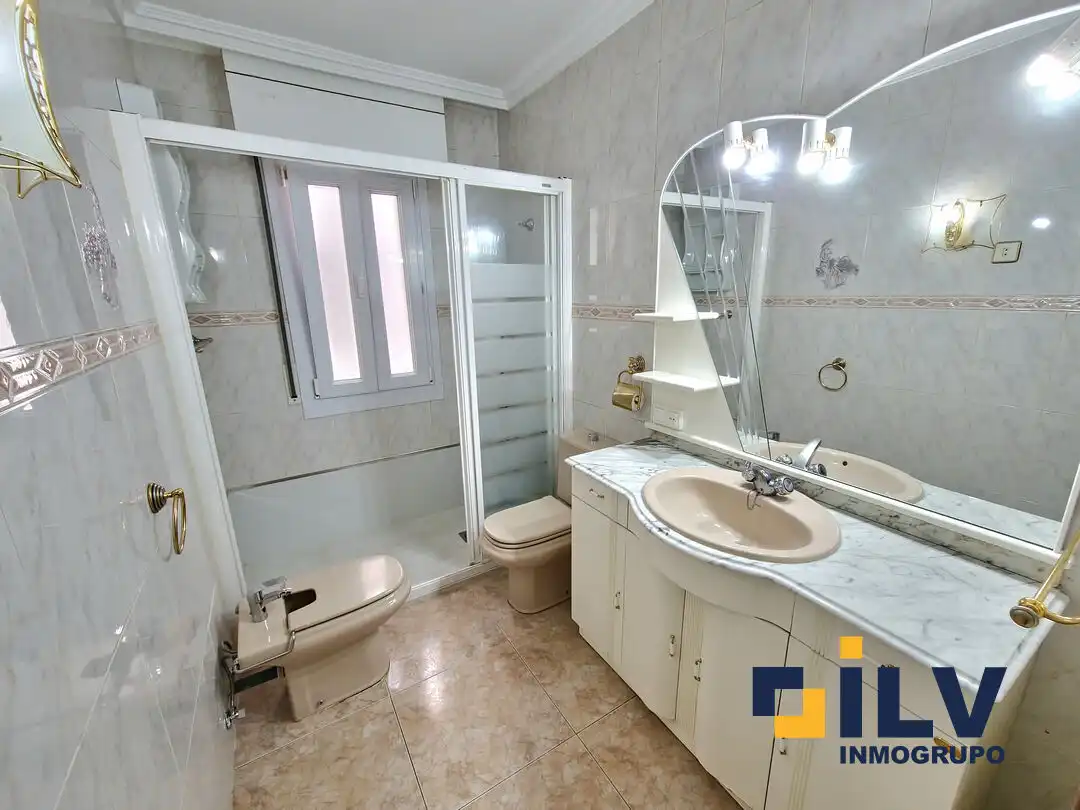 Bathroom of Flat for sale in Santurtzi   with Balcony