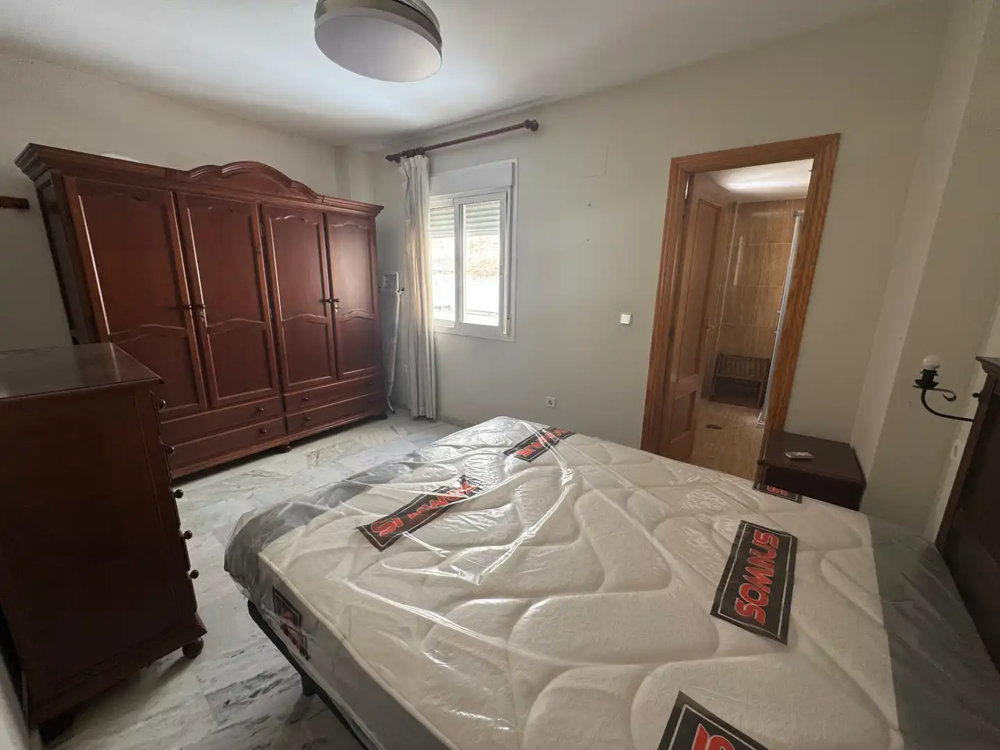 Dormitori de Pis de lloguer en Jaén amb Aire condicionat, Moblat i Rentadora