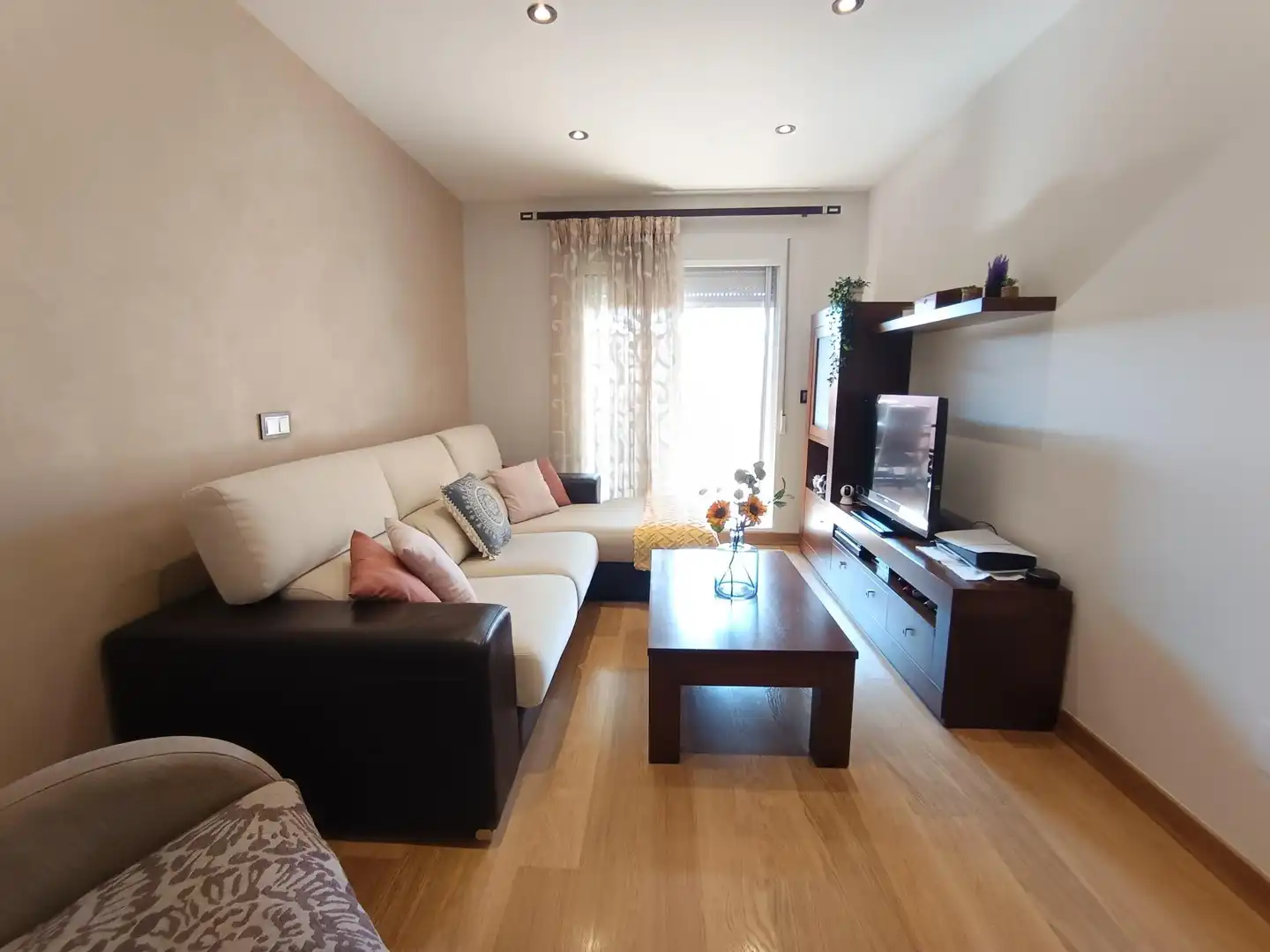 Wohnzimmer von Erdgeschoss zum Verkauf in Casco Urbano