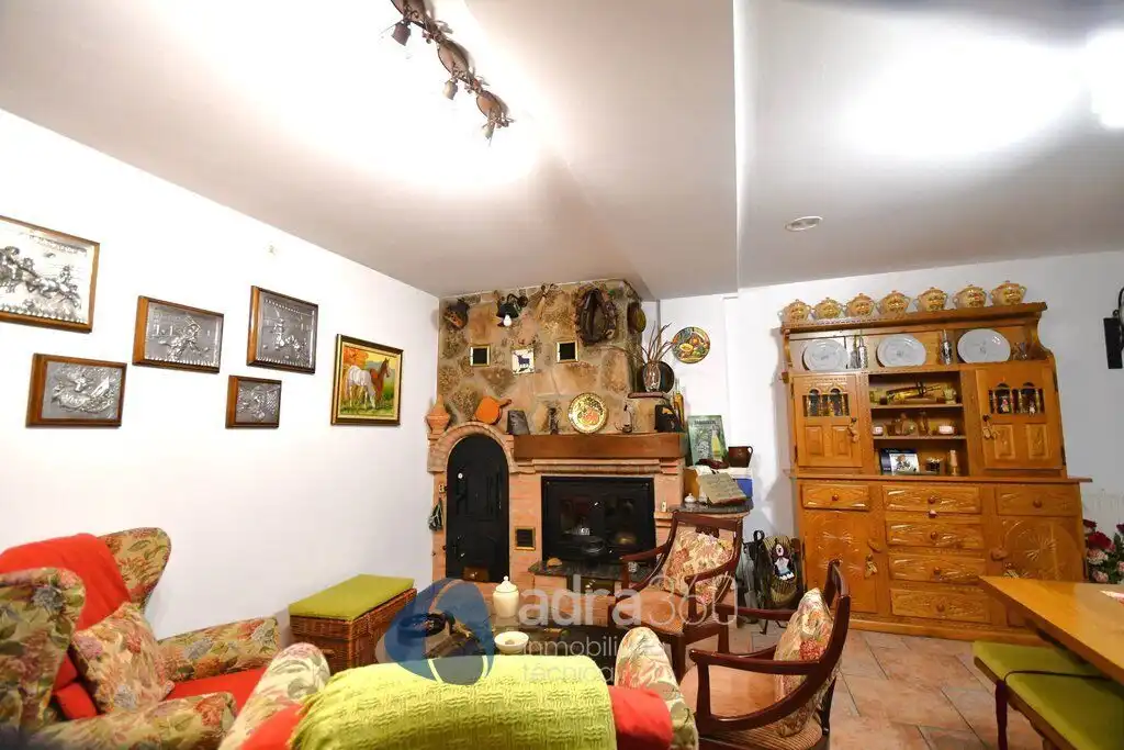 Sala de estar de Casa adosada en venta en Lardero con Calefacción, Terraza y Trastero