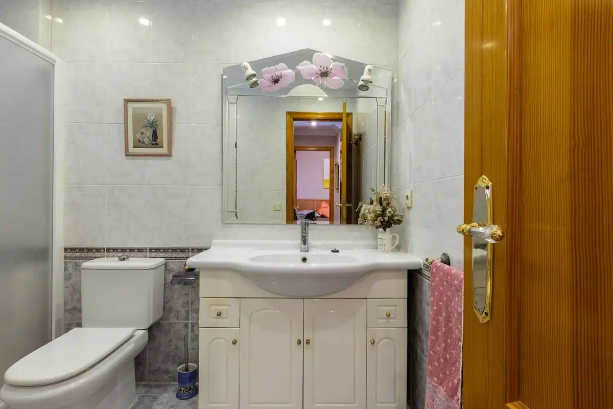 Baño de Casa adosada en venta en Alaquàs con Aire acondicionado, Calefacción y Terraza