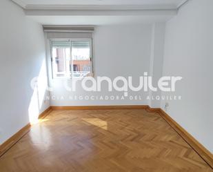 Dormitori de Pis de lloguer en  Madrid Capital amb Aire condicionat, Parquet i Traster