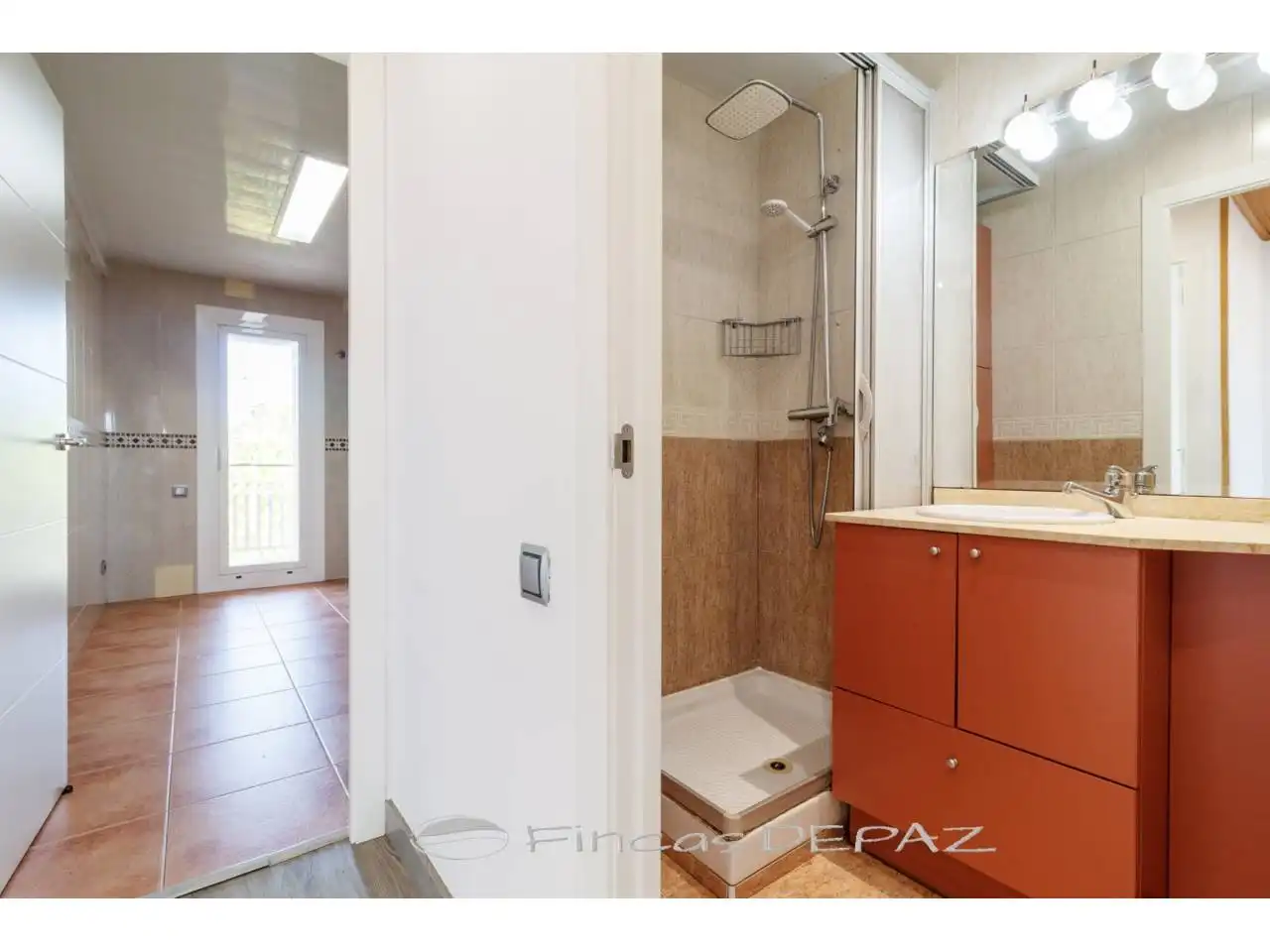 Badezimmer von Dachboden zum Verkauf in Castelldefels mit Klimaanlage, Heizung und Parkett