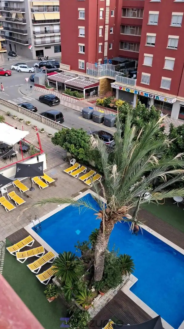 Piscina de Piso de alquiler en Calella con Terraza, Trastero y Amueblado