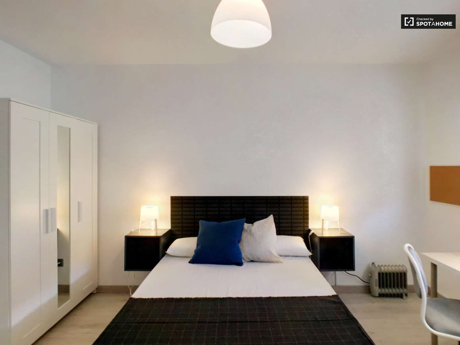 Bedroom of Flat to share in  Madrid Capital  with Air Conditioner, Heating and Terrace